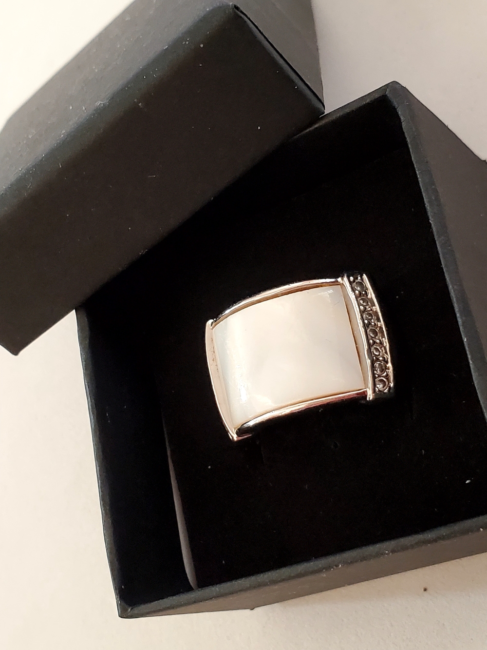 Lia Sophia Harbor Cocktail Mother of Pearl & Crystal Ring SZ 10 Retired 2014 New - Picture 8 of 9